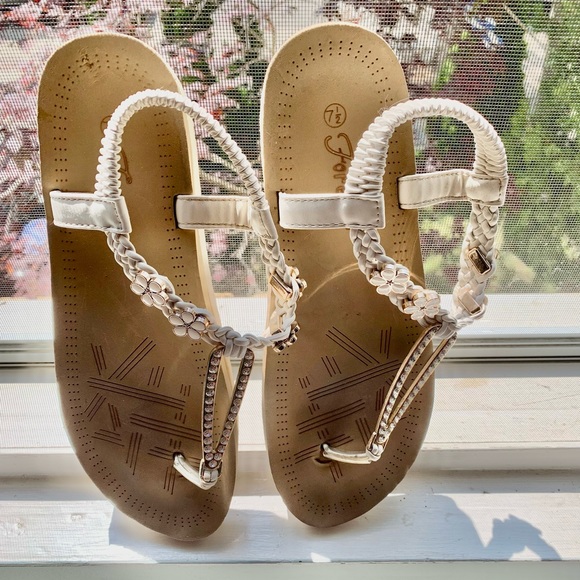 Thong rhinestone cushioned Sandals - Picture 2 of 7